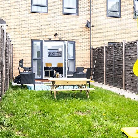 Luxury 2 Bed House City Centre ✘ Bbq & Garden ☆ Family Friendly→ Swingball & Outdoor Furniture - Free Parking → With 50 Inch Smart Tv, Free Netflix & Wifi ✘ Comfy Seating Area - By Maevela Birmingham Buitenkant foto