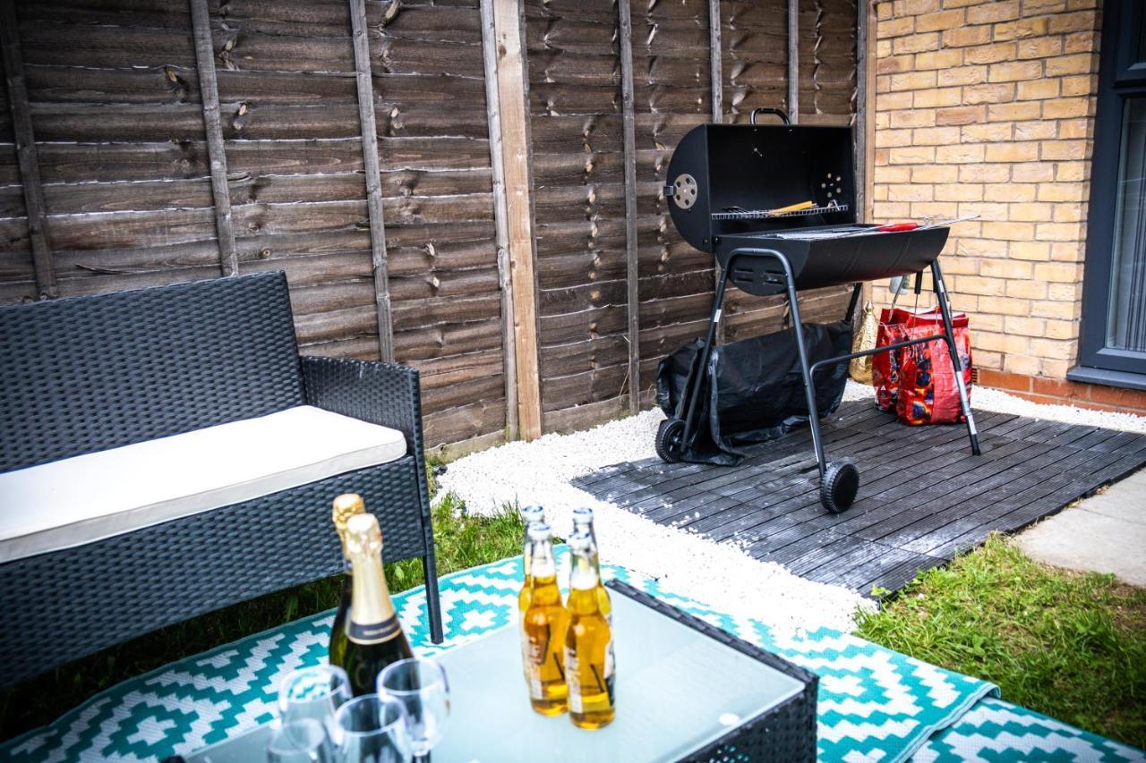 Luxury 2 Bed House City Centre ✘ Bbq & Garden ☆ Family Friendly→ Swingball & Outdoor Furniture - Free Parking → With 50 Inch Smart Tv, Free Netflix & Wifi ✘ Comfy Seating Area - By Maevela Birmingham Buitenkant foto