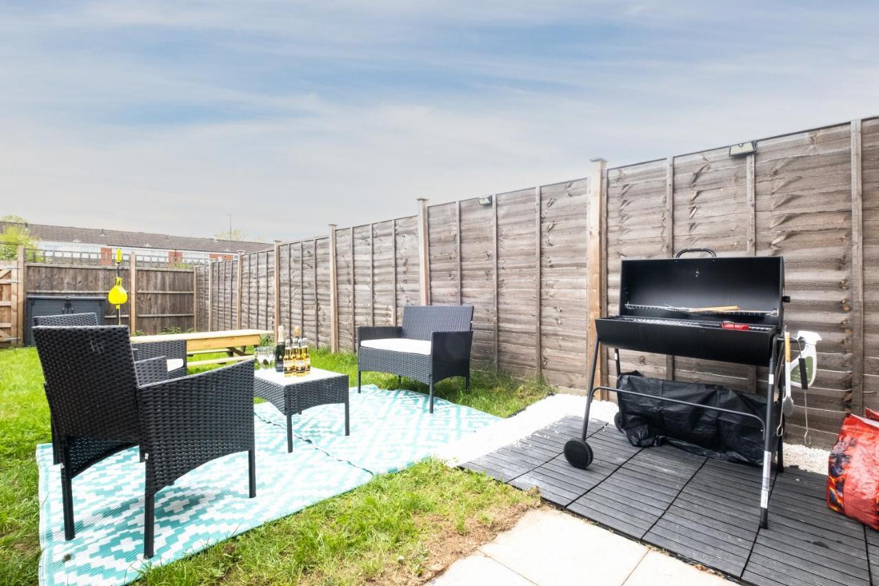 Luxury 2 Bed House City Centre ✘ Bbq & Garden ☆ Family Friendly→ Swingball & Outdoor Furniture - Free Parking → With 50 Inch Smart Tv, Free Netflix & Wifi ✘ Comfy Seating Area - By Maevela Birmingham Buitenkant foto