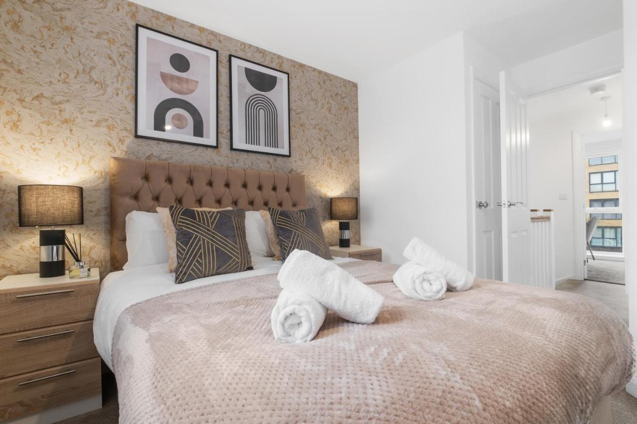 Luxury 2 Bed House City Centre ✘ Bbq & Garden ☆ Family Friendly→ Swingball & Outdoor Furniture - Free Parking → With 50 Inch Smart Tv, Free Netflix & Wifi ✘ Comfy Seating Area - By Maevela Birmingham Buitenkant foto
